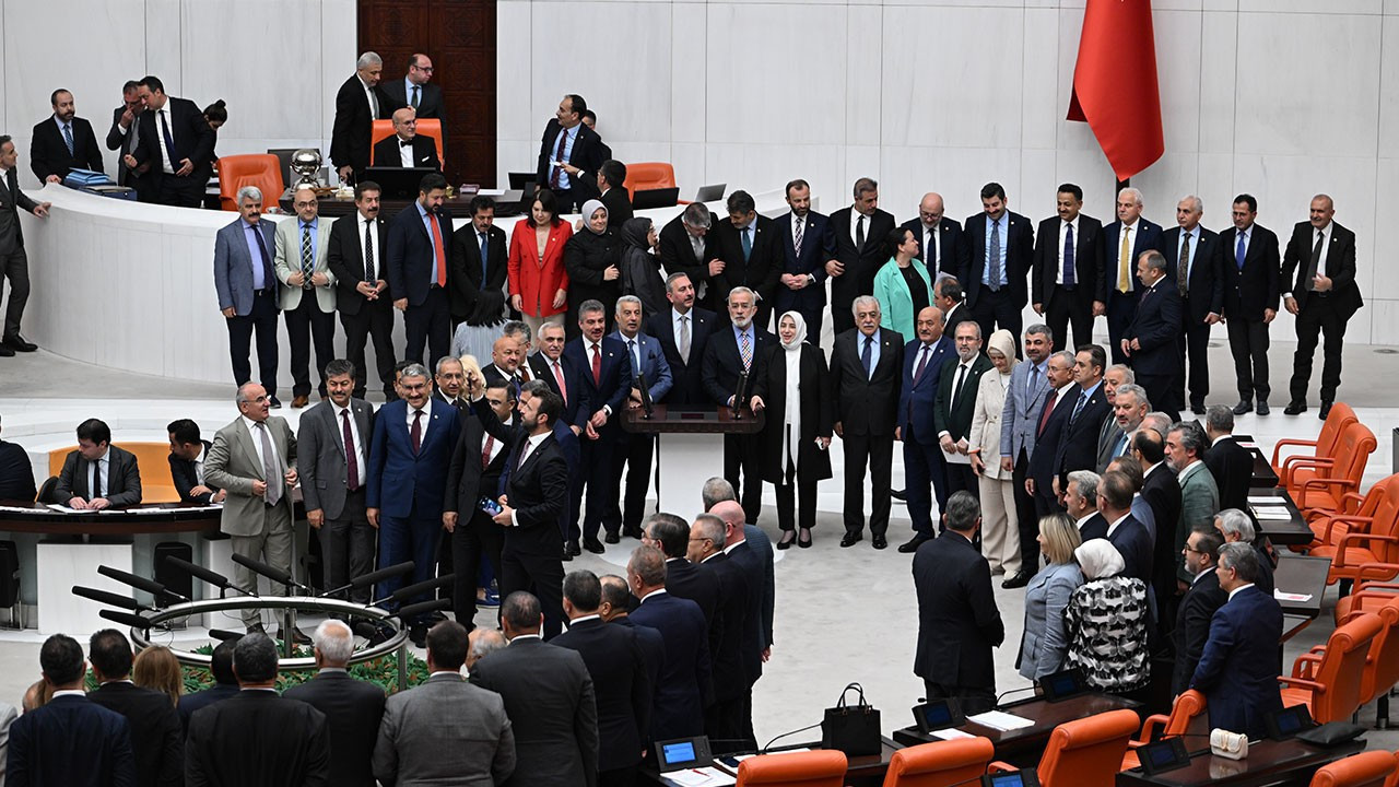 TBMM Son Dakika Açıklama! Şubat Ayı İçinde Emeklilere 15000 TL Nakit Ödeme Yapılacak!